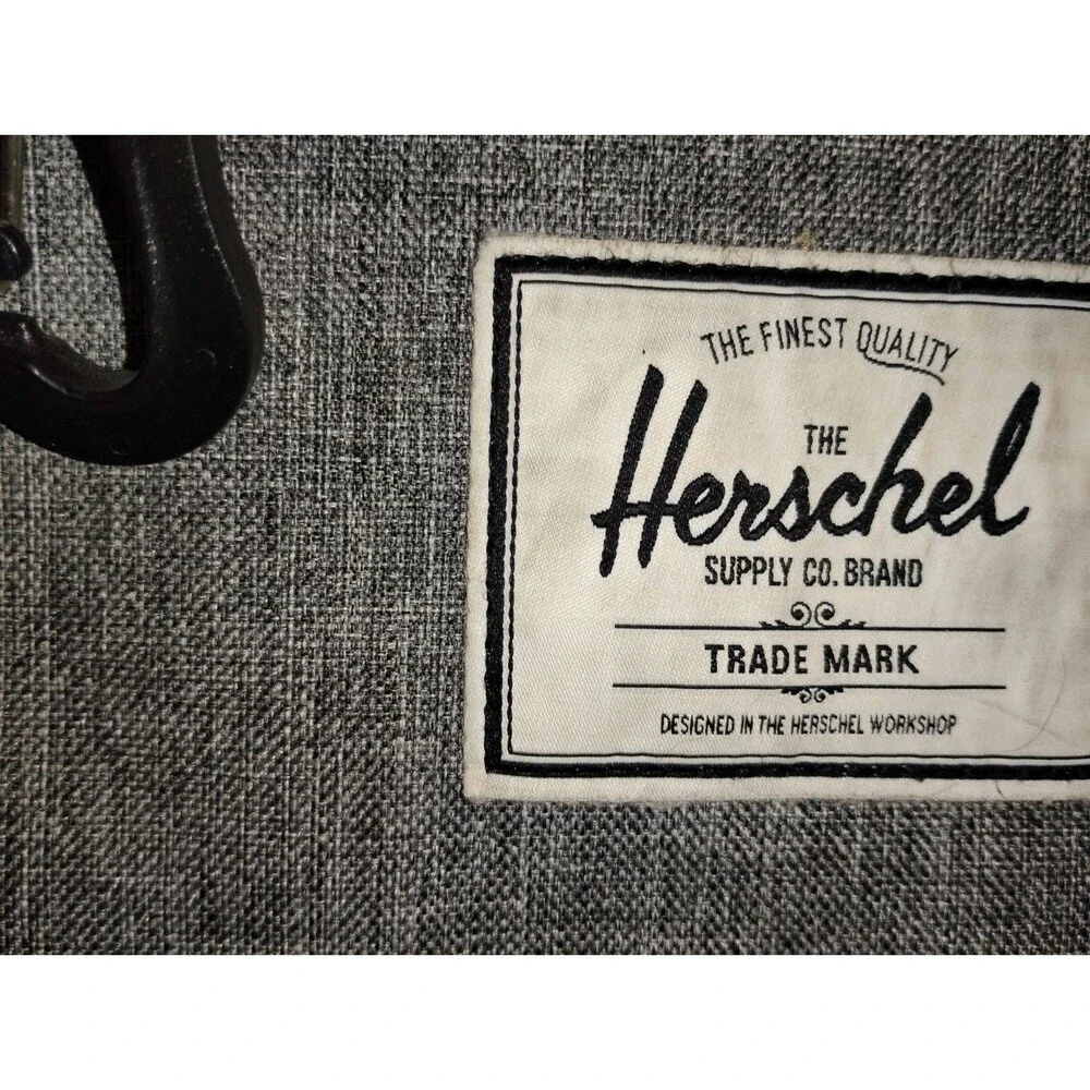 Herschel Gray Grip Gym Bag Side pockets w/snaps front pocket spacious 22x14x13